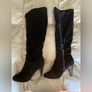 Women’s black knee high sued boots